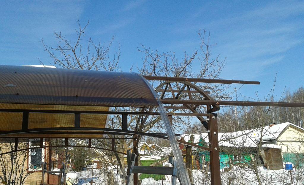 Крепление поликарбоната и установка стыковочного профиля